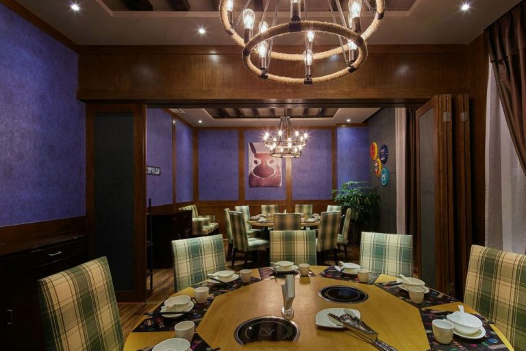 山林烤吧昆明餐厅装修_包房