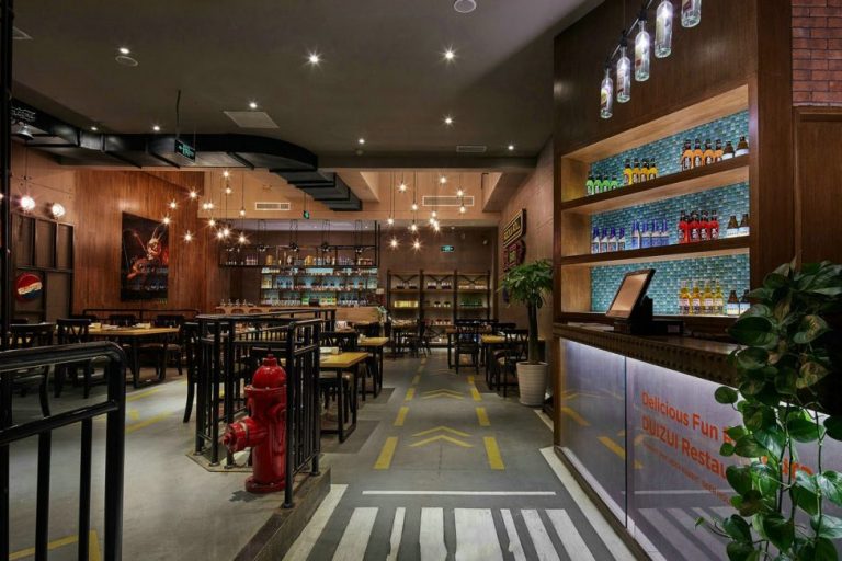 山林烤吧昆明餐厅装修_餐厅1