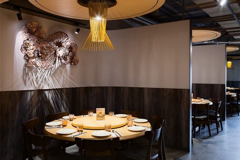 餐厅装修六人圆桌餐桌