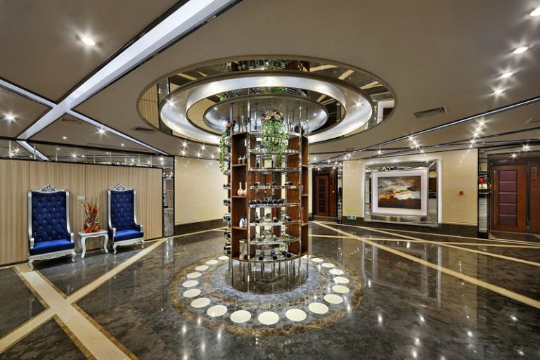 昆明餐厅装修门厅