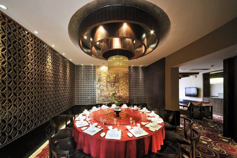 昆明餐厅装修包房红色餐桌