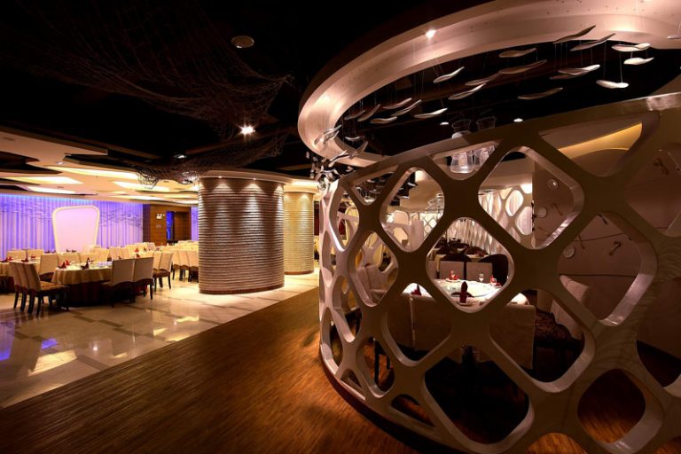 餐厅装修网状隔断