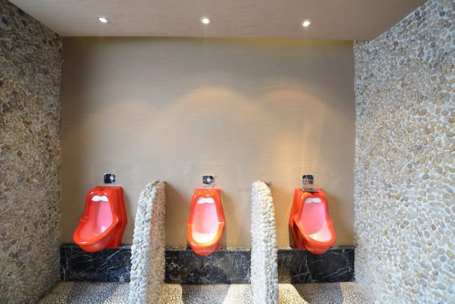 黄田火锅店装修卫生间