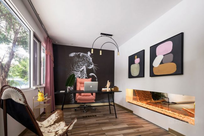 办公室简约的黑色办公桌