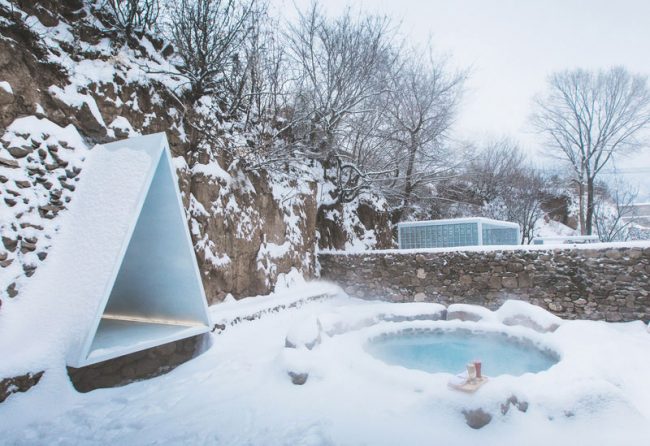 北欧风格温泉酒店室外庭院温泉休闲区装修图