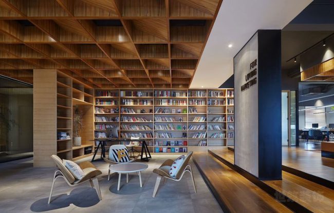 北欧工业风办公室阅览区位置装修图