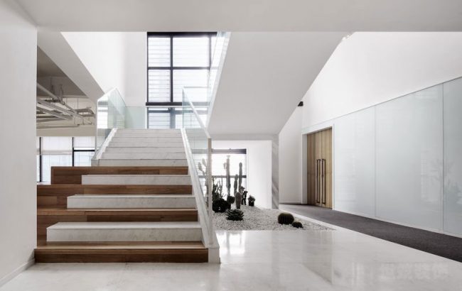 北欧现代风格办公空间楼梯厅装修图