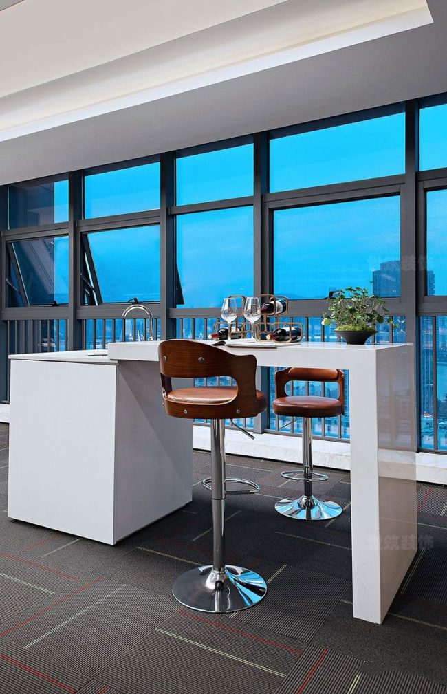 白色的简易吧台