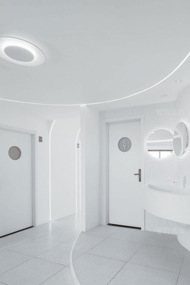 白色的卫生间设计方案