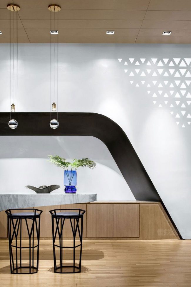 白色石材的吧台