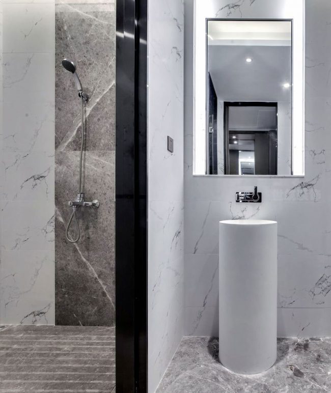 白色卫生间设计效果