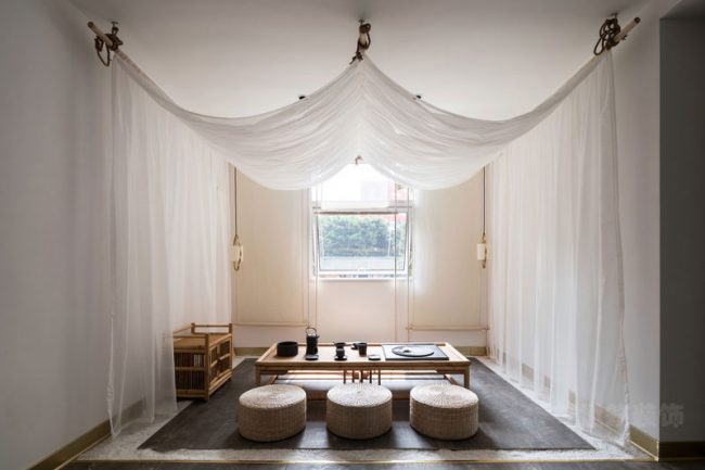 白纱装饰吊顶的茶室