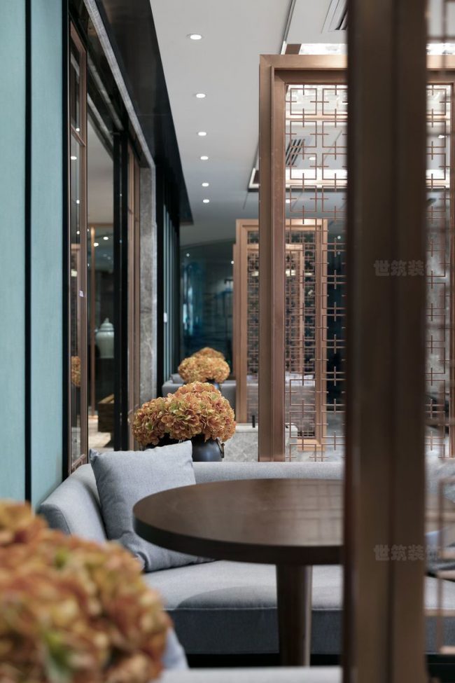 餐厅中式金属隔断装修图