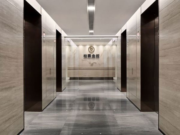 电梯间石材墙面