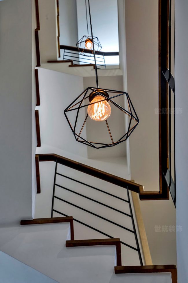 工业风办公室楼梯间装修图