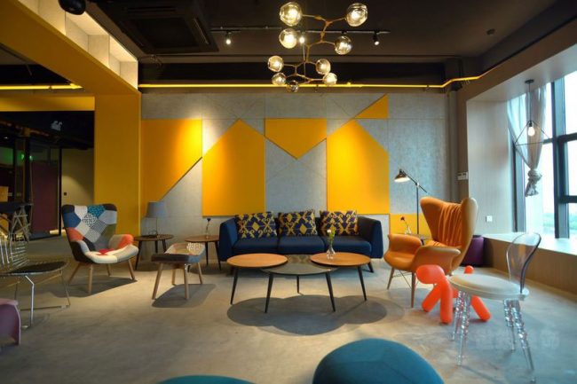 工业混搭风办公场景休息区范围装修图