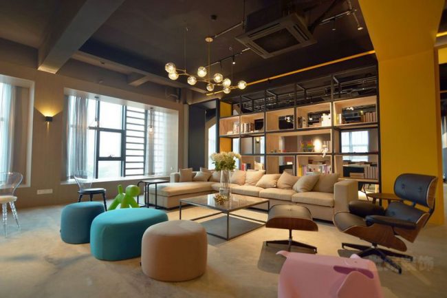 工业混搭风办公室休息交流区装修图