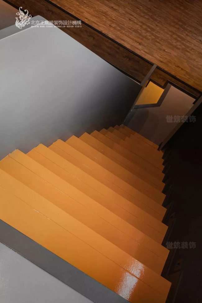 工业现代风办公室楼梯走道装修图