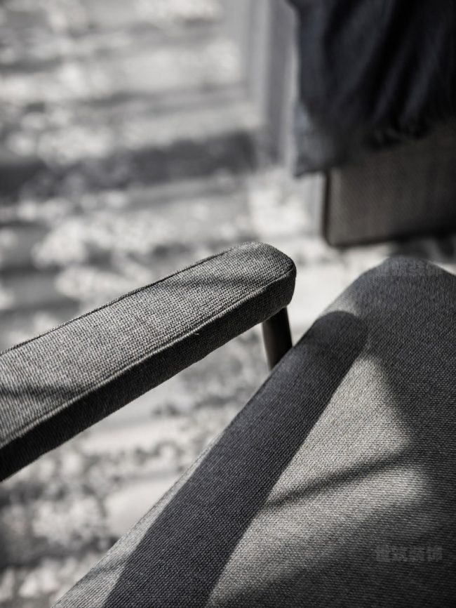 灰色的布艺沙发