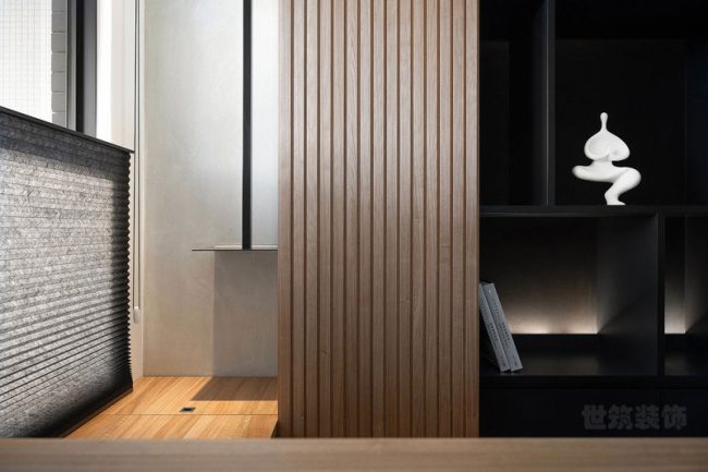 黑色的书柜装饰