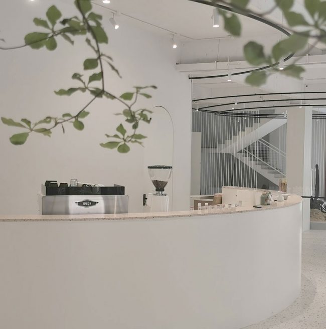 极简风格办公室茶水休闲区装修图