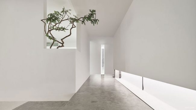 极简风格办公室过道装修图