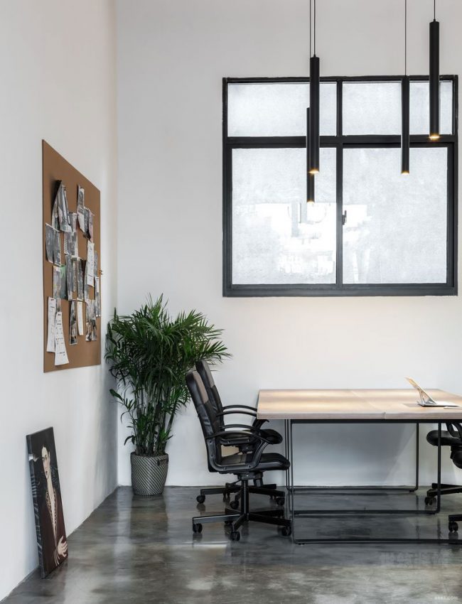 极简风格办公室洽谈空间装修图