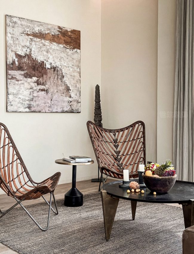 极简风格样板间起居室休闲区装修图