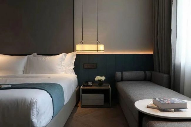 极简风格样板间主卧装修图