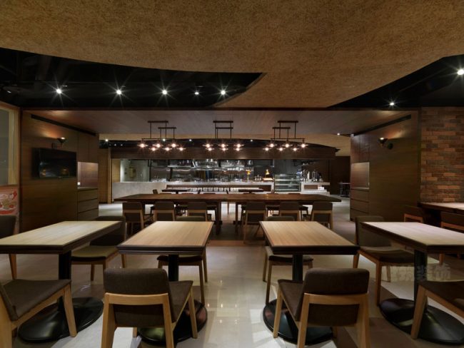 极简工业风西餐厅装修图