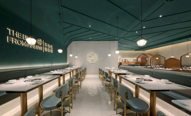 金色与绿色搭配的餐厅设计效果图