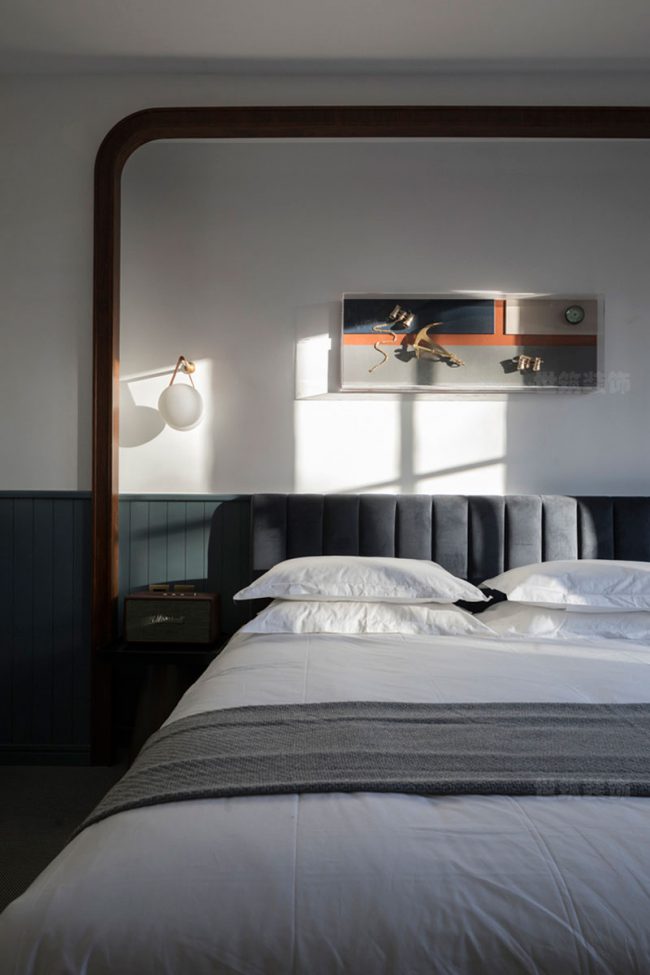 简约的酒店客房床头背景