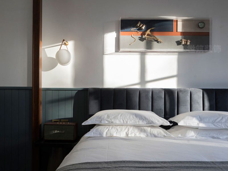 简约的酒店客房床头背景