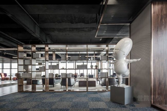 简易金属隔断的办公室