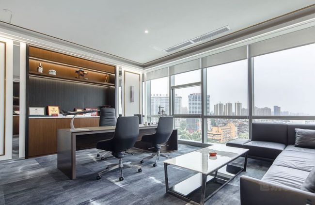 靠窗的经理办公室设计