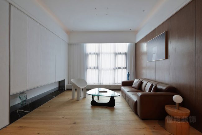 客厅极简艺术茶几与沙发