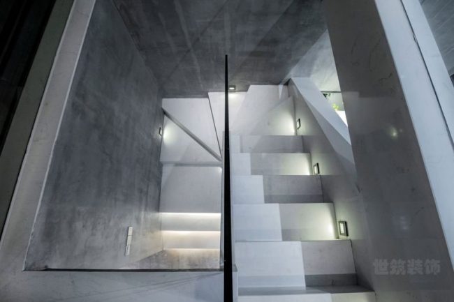楼梯的灰色水泥墙面装饰效果