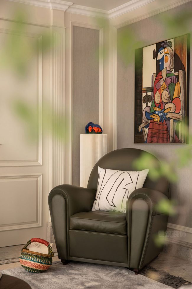 欧式风格里的黑色沙发