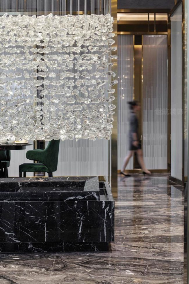 轻奢风格餐厅走道景观装修图