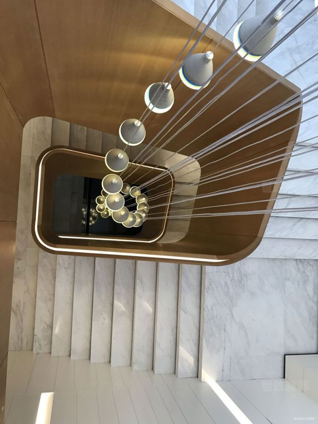 轻奢风格酒店楼梯厅艺术吊灯