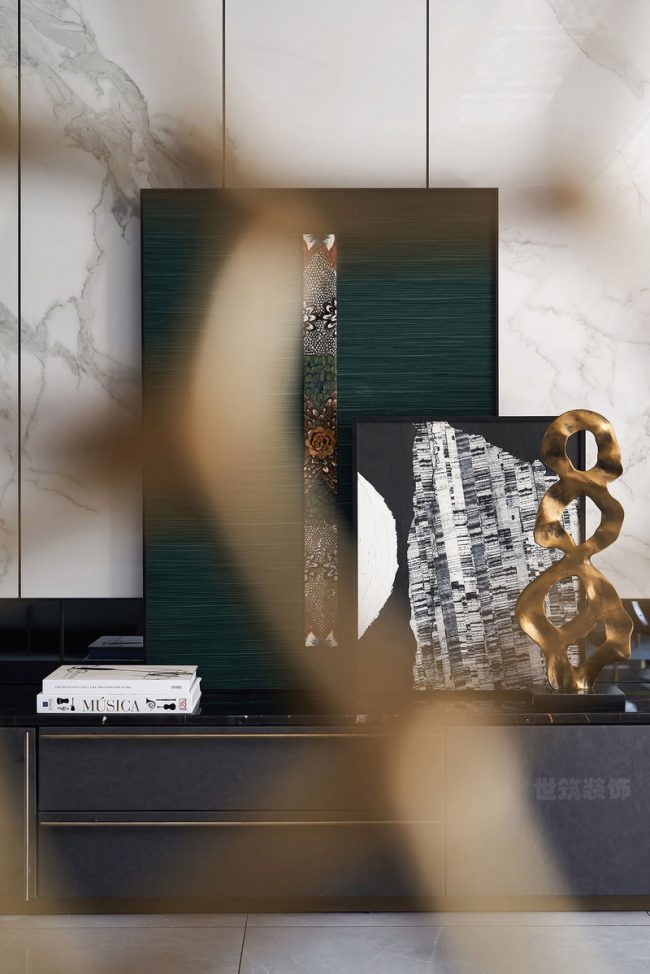 轻奢风格家居客厅电视背景装饰品实景图