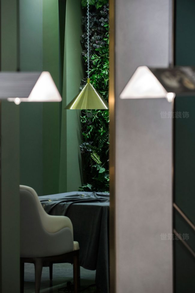 轻奢风格西餐厅装修图