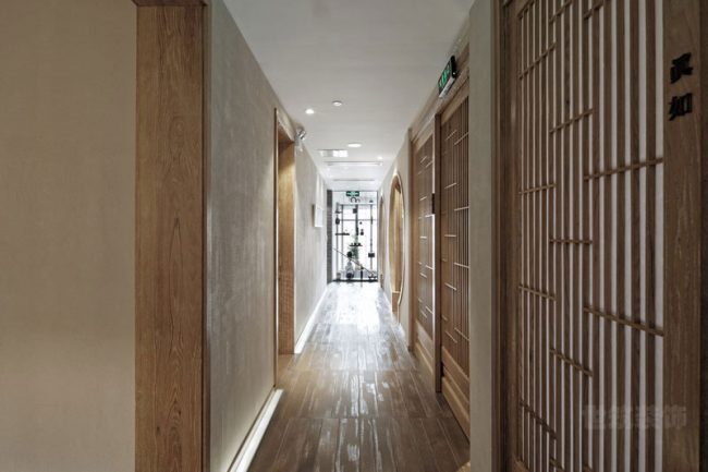 日式料理店室内过道装修图