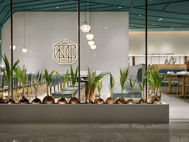 深绿色餐厅吊顶设计