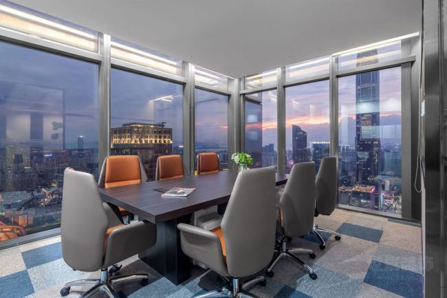 视野开阔的会议室