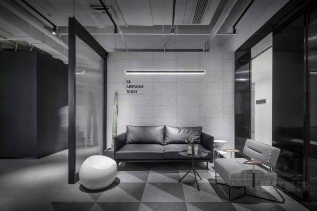 透明的玻璃隔断