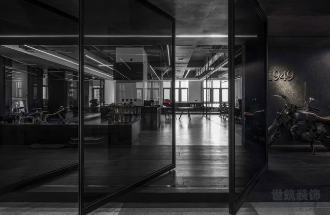 新阿迪啊工业风办公室入口处装修图