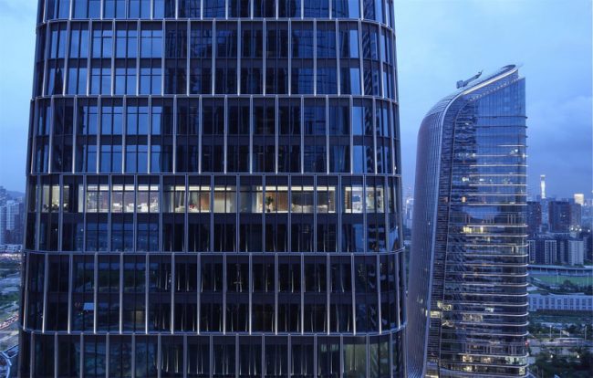 现代风格办公室玻璃幕墙外观实景图