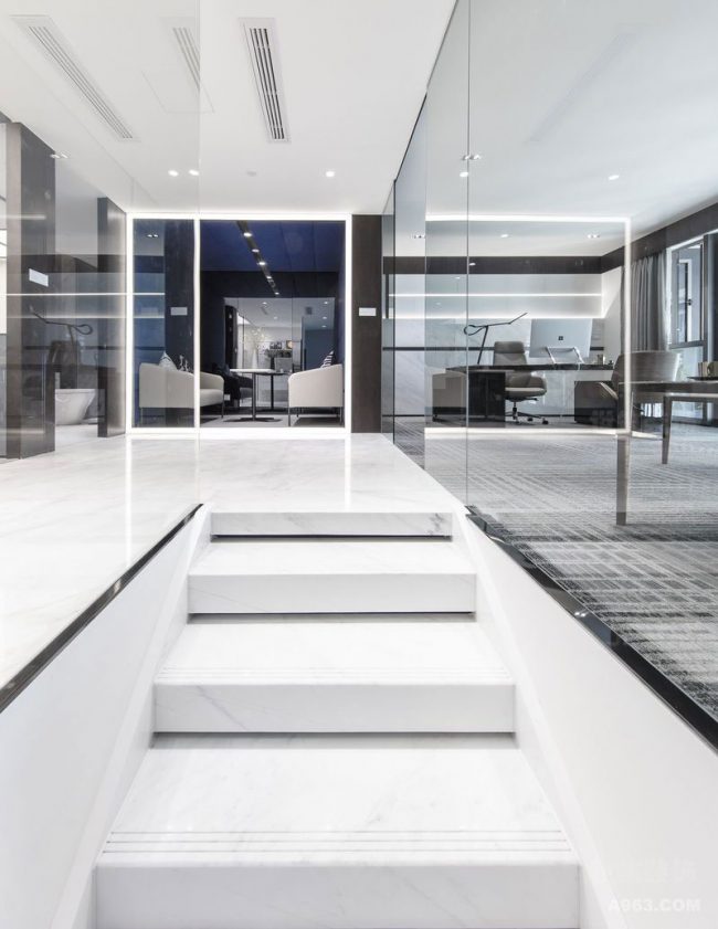 现代风格办公室楼梯过道区域装修图