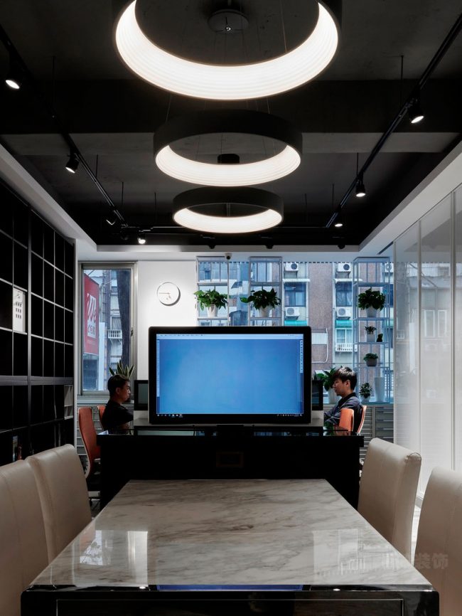 现代风格办公室洽谈区装修图